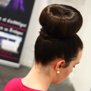 Tuto coiffure : le chignon haut