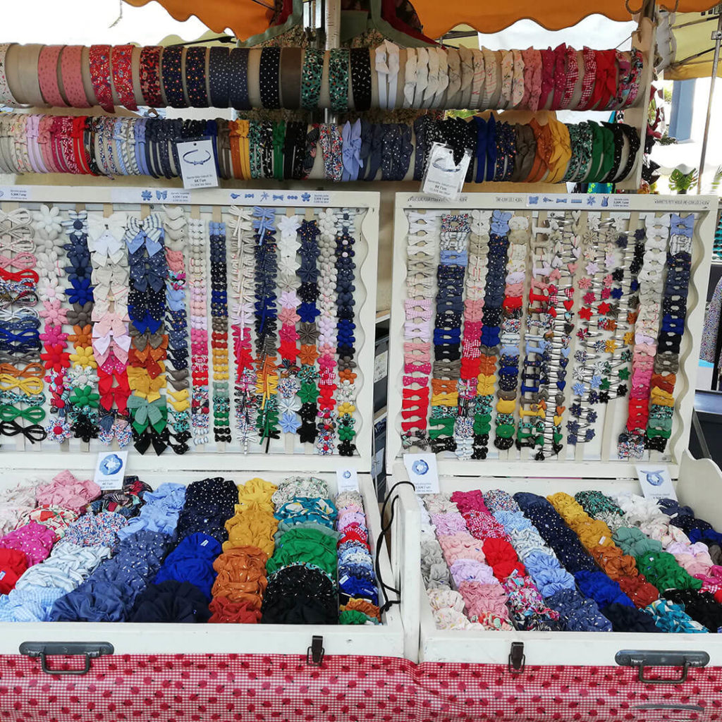 stand marché papa pique et maman coud