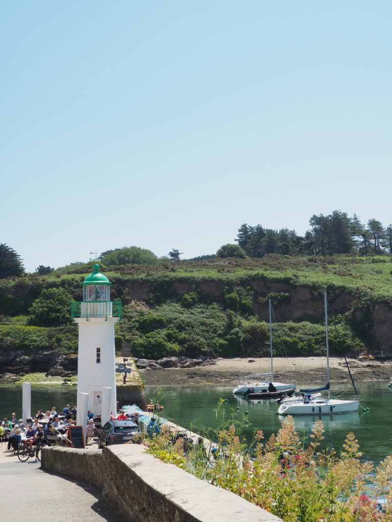 A la découverte des boutiques PPMC, passage part le port de sauzon à Belle-Île